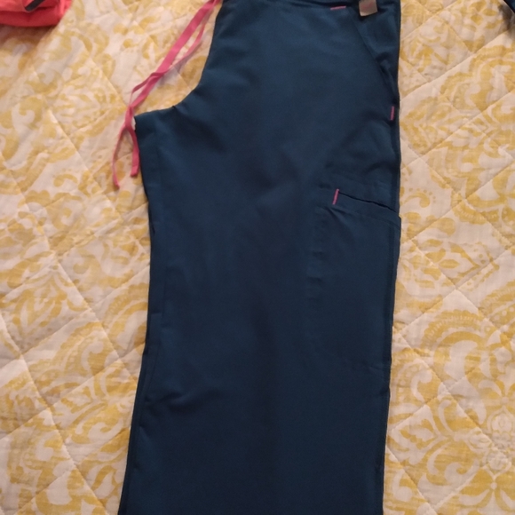 Scrubs - Picture 3 of 4